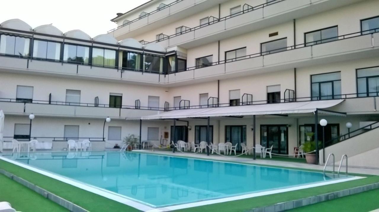 Hotel Du Parc อาตริ ภายนอก รูปภาพ